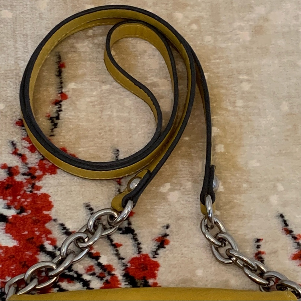 Kathy Van Zeeland Y2K Yellow Crossbody - Picture 11 of 13